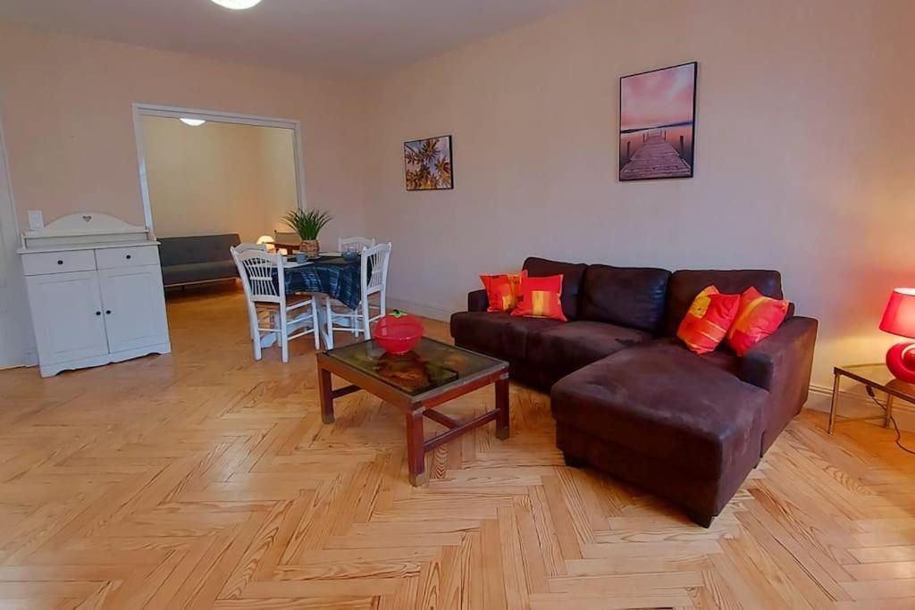 Ferienwohnung Le Spacieux Du Centre Agen Exterior foto